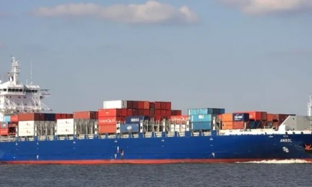 RIYADH MUKAAB  – 35445DWT/2010 CHR BLT 2872 TEU FEEDER